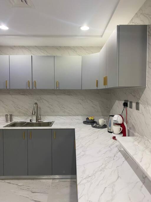 Deal!!! Brand New 1 Bed Condo In The Heart Of Dubai Marina Екстер'єр фото