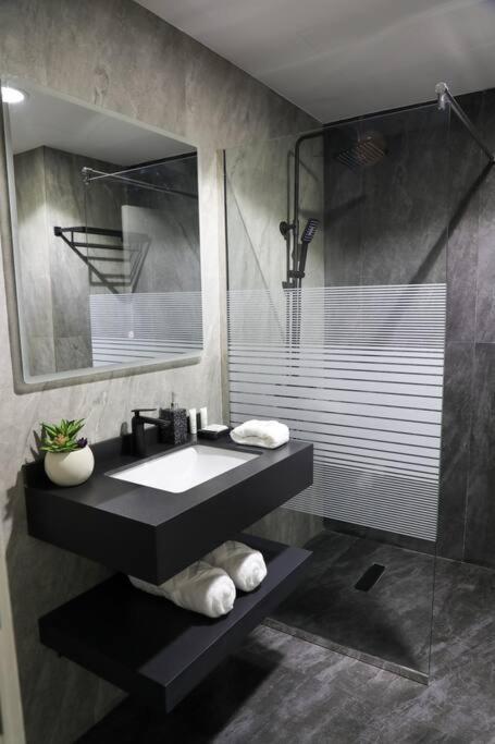 Deal!!! Brand New 1 Bed Condo In The Heart Of Dubai Marina Екстер'єр фото